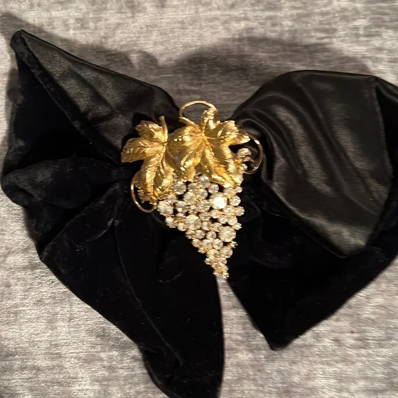 made in France | Accessories | Black Velvet Hair Bow With  display picture 1